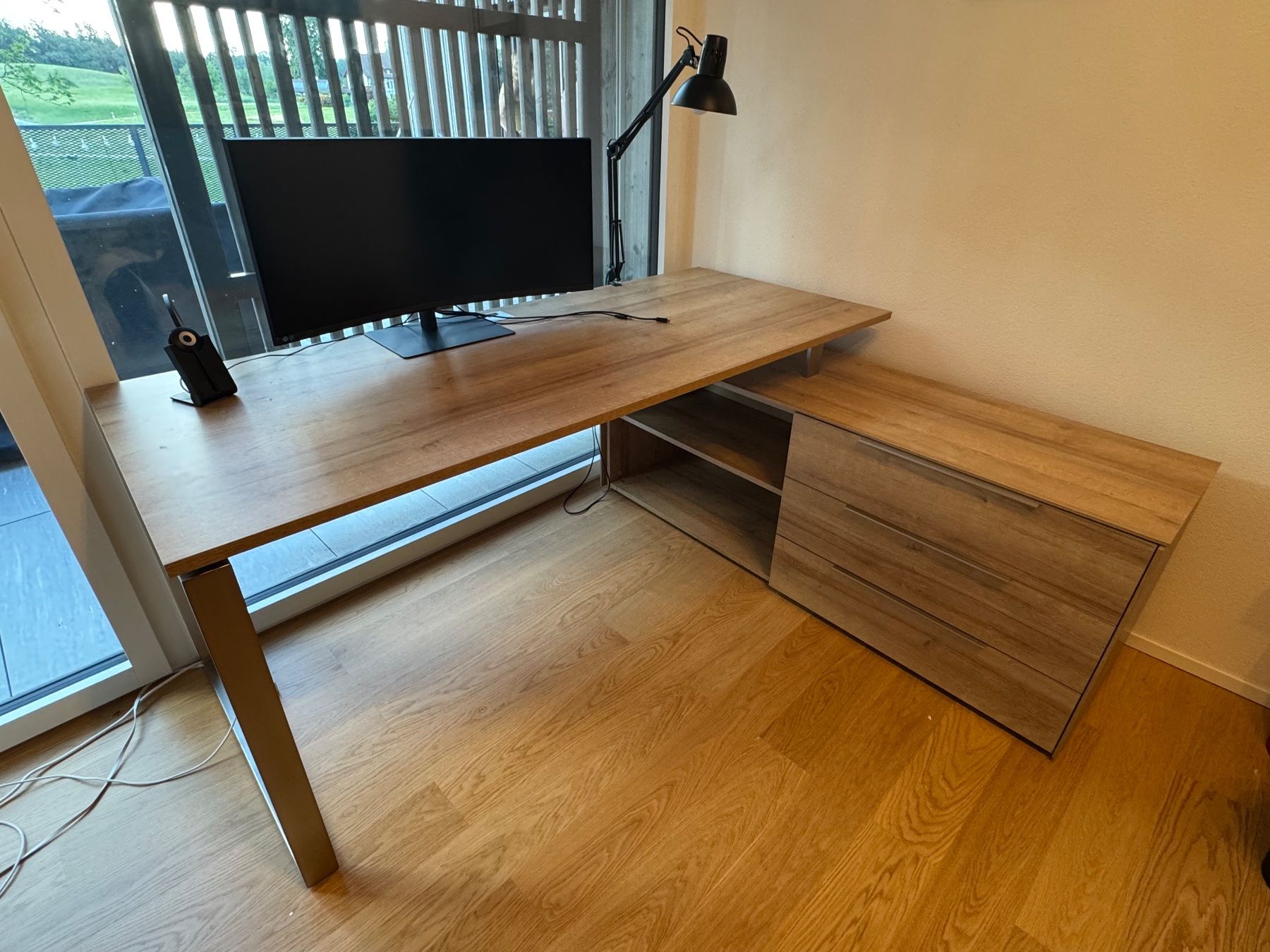 Bureaux: Maja Möbel - moderner Schreibtisch mit Container – D'occasion à Pfäffikon ZH par rkuendig01 4