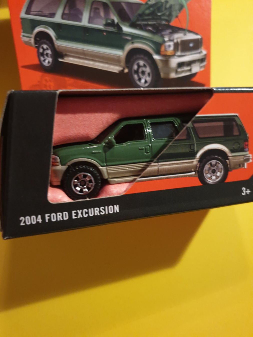 Matchbox Modellini d'auto: Matchbox 2004 FORD EXCURSION – Nuovo e nell'imballaggio originale da Oftringen venduto da Rotor 5