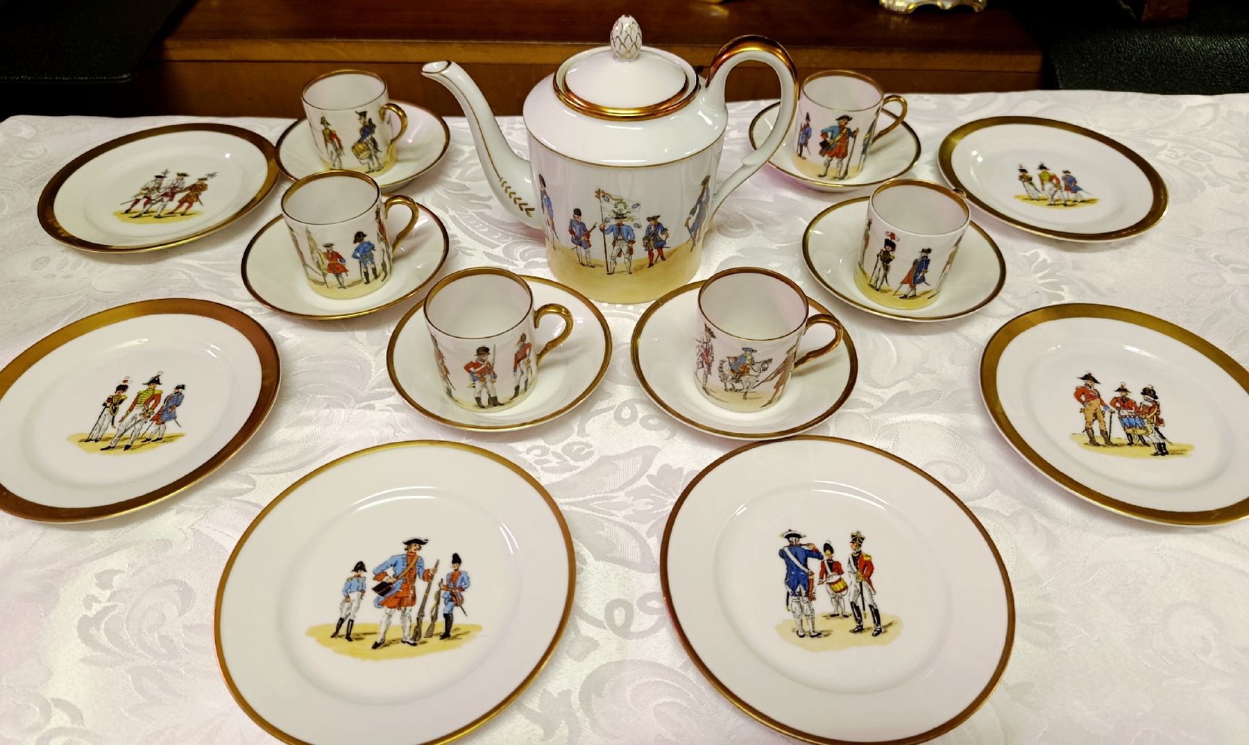 Set di piatti: Langenthal Schweiz | Collection Pochon – Nuovo (secondo la descrizione) da Zürich venduto da Brocki_ZurichZH