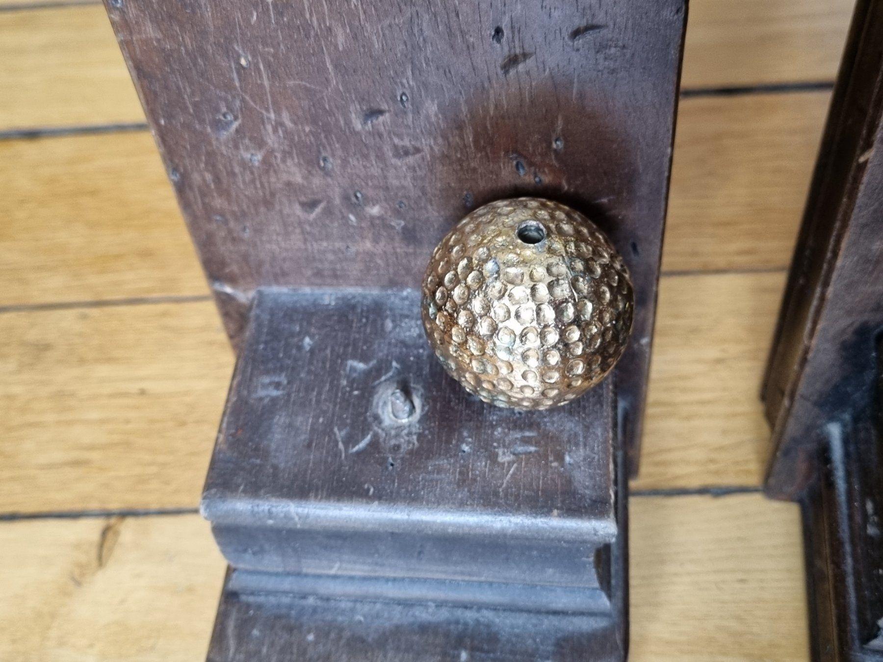 Altro in Decorazioni & Accessori: Buchstützen mit Golf Ball Alt – Difettoso da Schaffhausen venduto da Leveron13 8