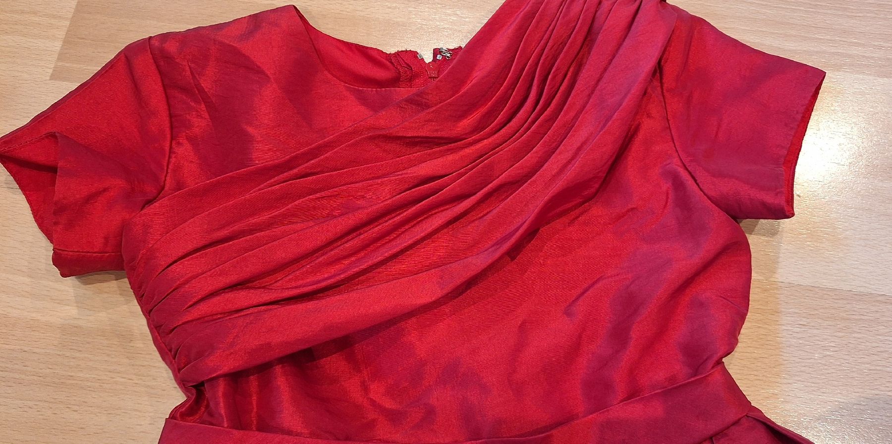 Kleider & Röcke: Rotes Festkleid  – Gebraucht aus Oberägeri von run_cj6q 2