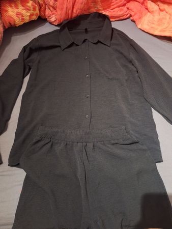 Kleidungsset schwarz Bluse und Kurze Hosen
