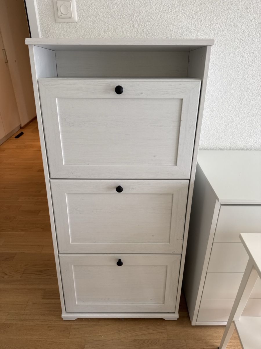 Ikea Armoires: IKEA Shoe Cabinet, 3 Compartments – D'occasion à Zürich par _lunapioggia