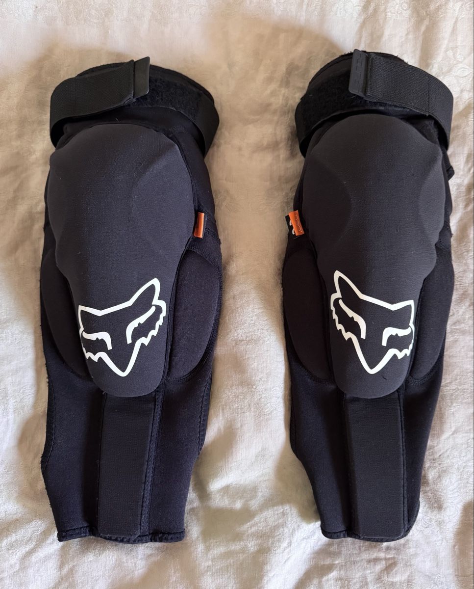 Fox Protections: Knie-Protektor – D'occasion à Dübendorf par Mavobu