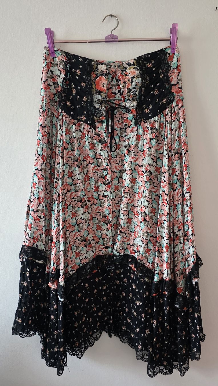 Gonne: Vintage Blumen Rock mit Spitze, Gr. 38 – Usato da Lyss venduto da wal_q9rg