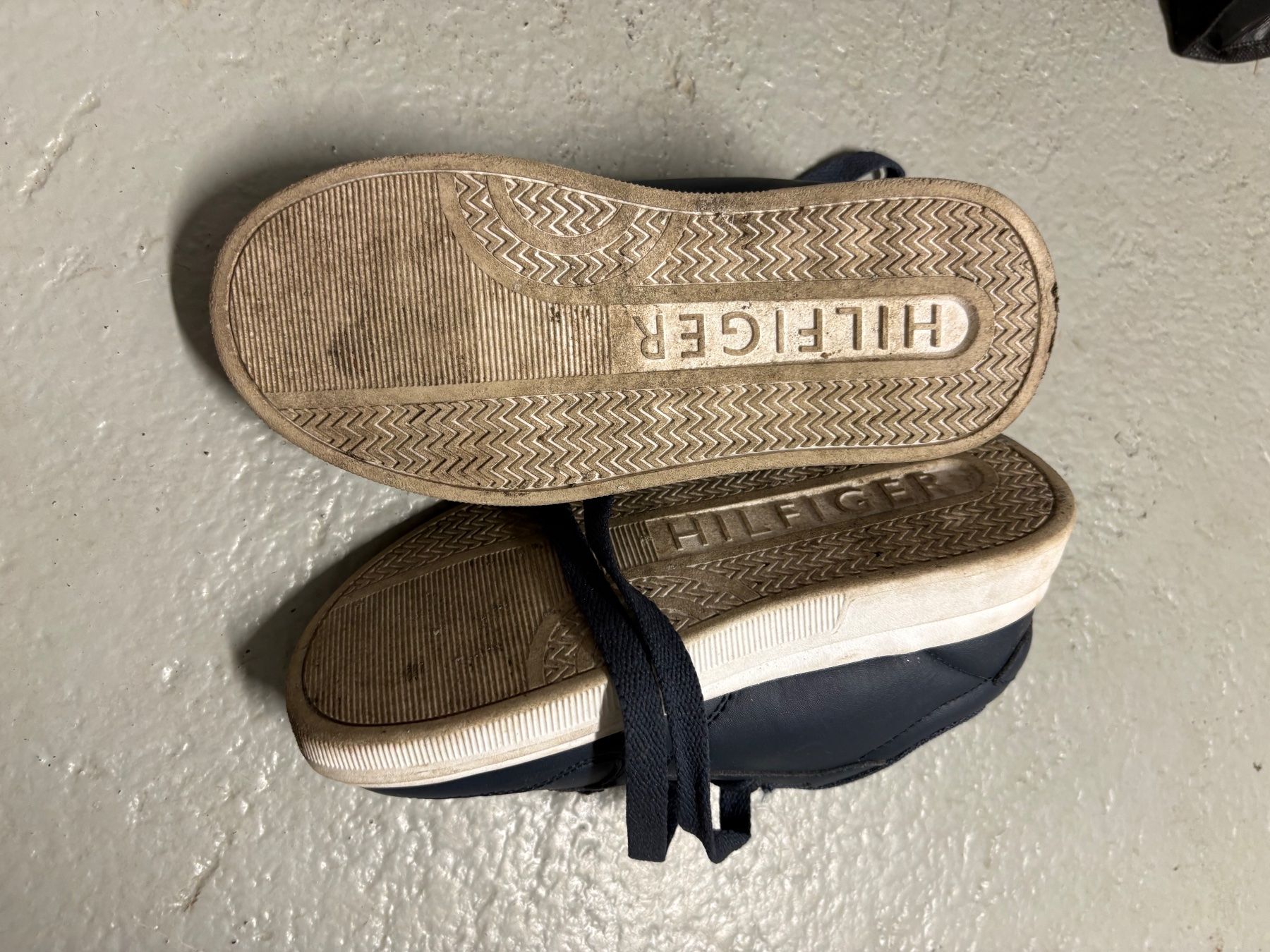 Tommy Hilfiger Schuhe für Jungen: Tommy hilfiger kinder schuhe – Gebraucht aus Ostermundigen von nad_8vsp 1