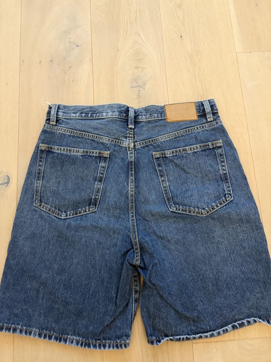 Zara Jeans: Zara Denim Shorts, Summer Essential, Size 32 – Nuovo (secondo la descrizione) da Wollerau venduto da san_957f 1