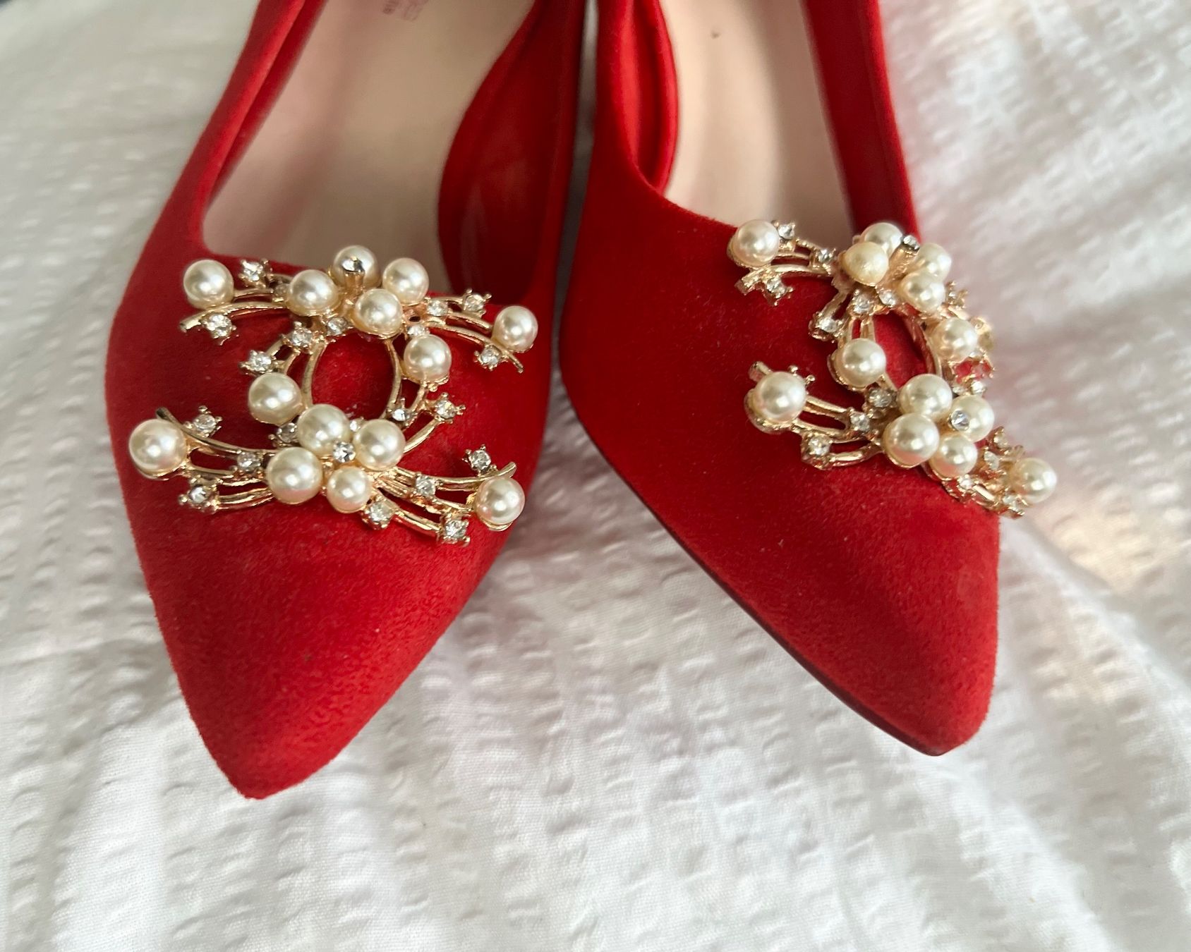 Scarpe da donna: Neue Pumps Gr. 39 - rot mit Perlendetails – Nuovo (secondo la descrizione) da Turgi venduto da SHK 6