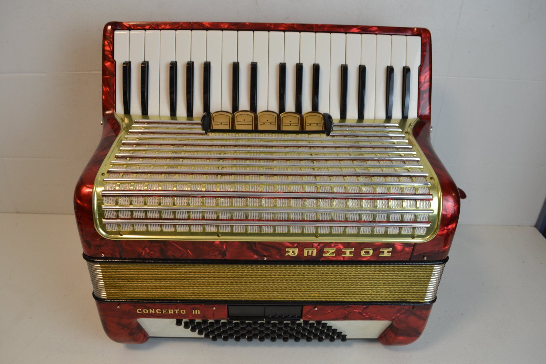 Hohner Musikinstrumente: Akkordeon chromatisch Hohner Concerto III – Gebraucht aus Zürich von baumusik