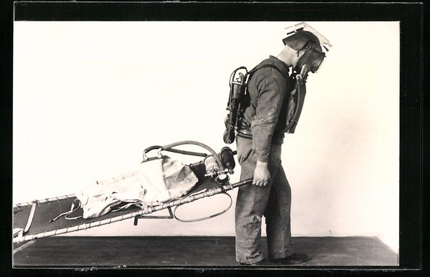 Feuerwehr: Grubenwehrmann mit Gasschutzgerät und T – Gebraucht aus Berlin von bartko-reher