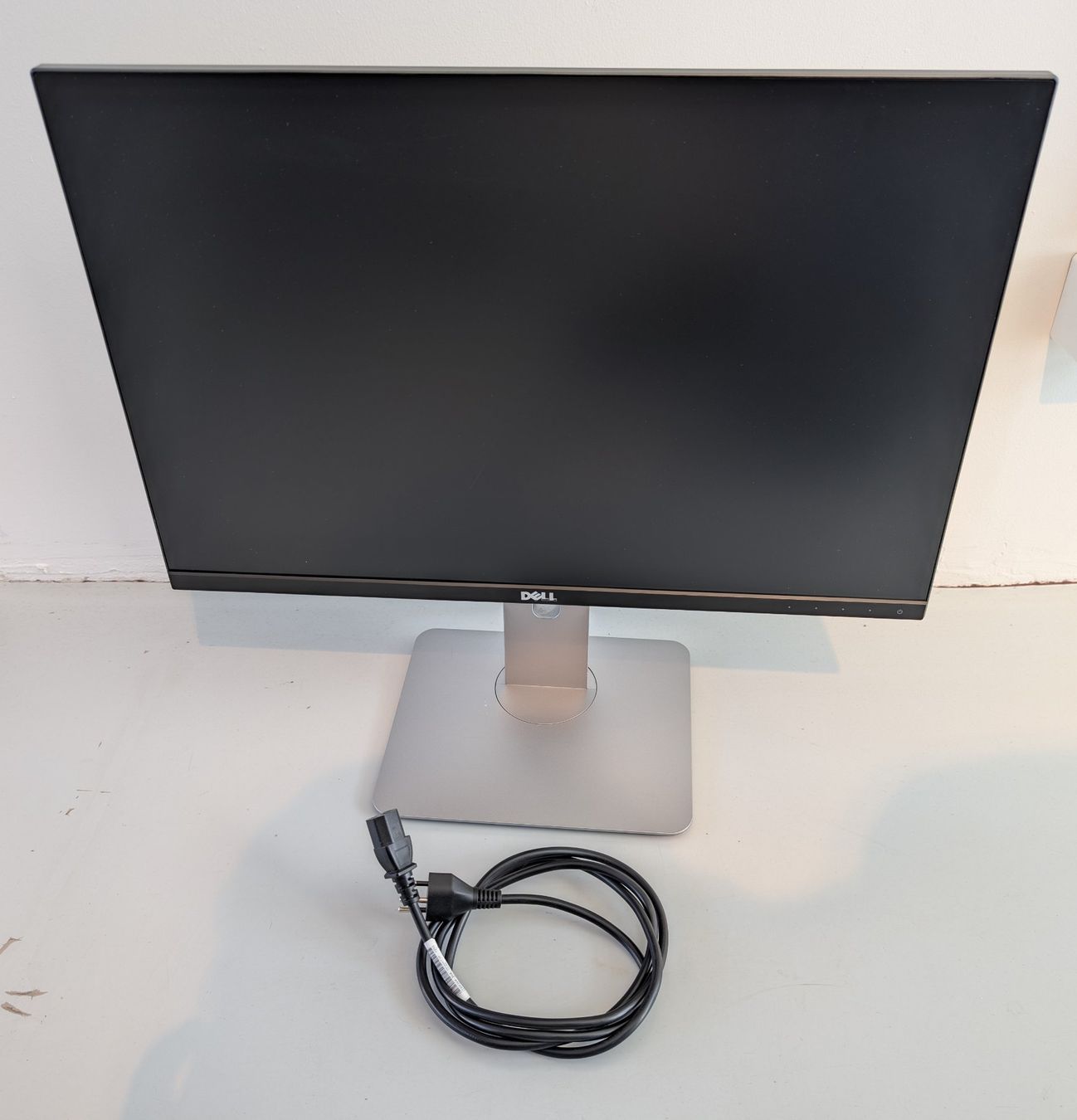 Dell Monitor: DELL U2415b 24" Monitor – Usato da Dietlikon venduto da ComdatAG