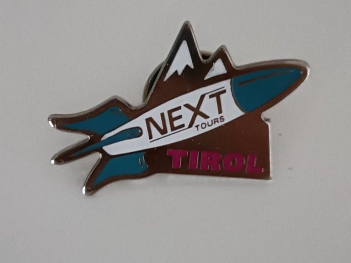 Placchette & Badge: Pin Tirol Next Tours - Box 18 – Usato da Köniz venduto da Pinscollect