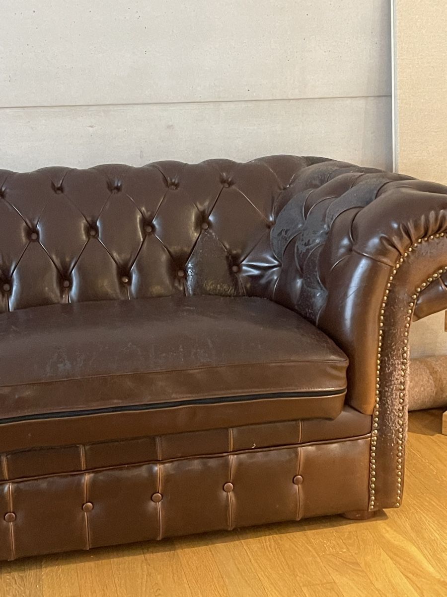 Sofas: Classic Brown Leather Chesterfield Sofa – Gebraucht aus Rüti ZH von Claudiaduo 2