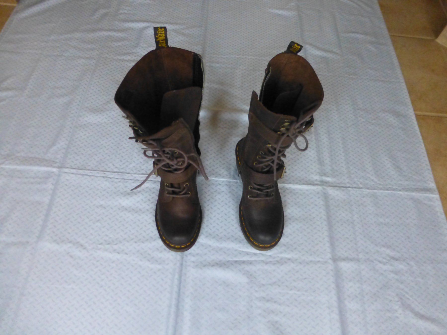 Dr. Martens Chaussures femmes: Damenstiefel von Doc Martens Gr. 37 – D'occasion à Würenlingen par drago56