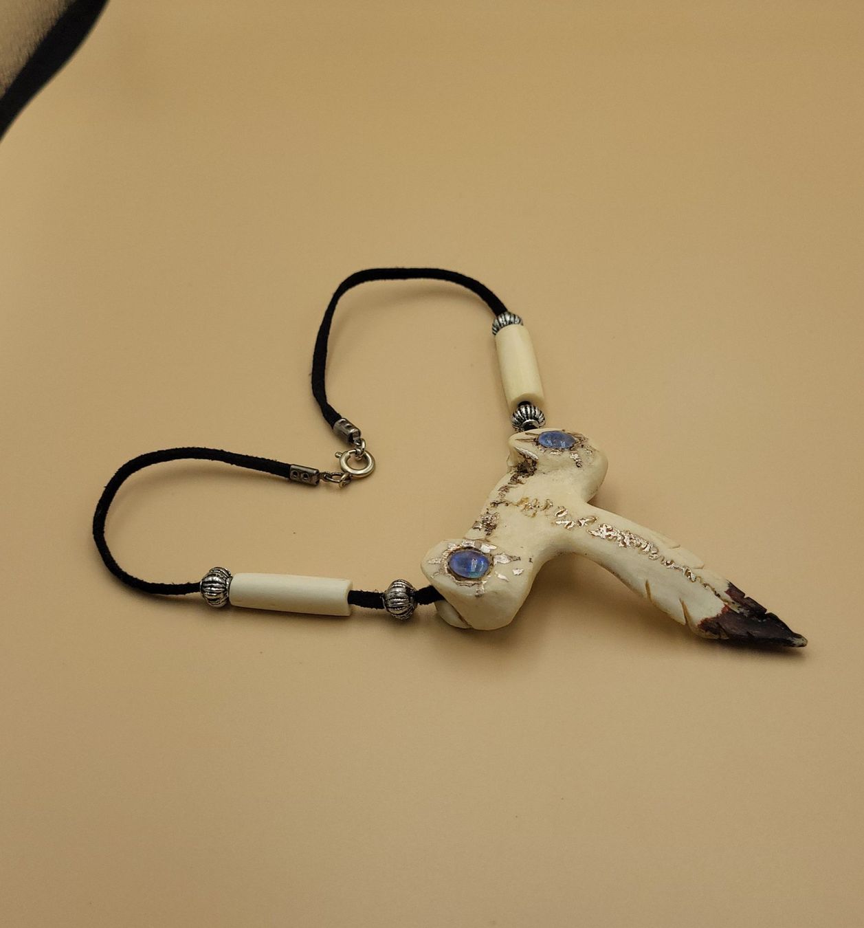 Ketten: UNIKAT Handgemachte Collier Mit Knochen Anhänger und 2 Opal – Gebraucht aus Wald ZH von SwissPawnshop 6