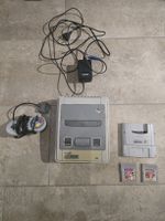 Nintendo Konsole mit Controller und Zubehör, SNES