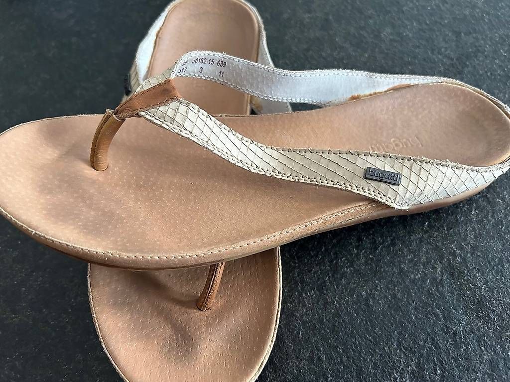 Scarpe da donna: Bugatti sandalen flip flops aus Leder 39 – Usato da Leuzigen venduto da nora999 1