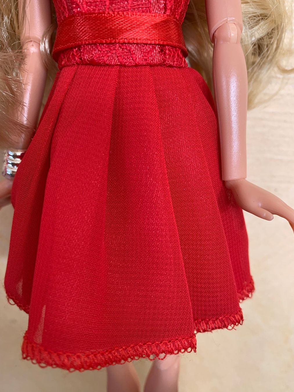 Bambole: BARBIE-KLEID ROT MIT SCHUHEN **NEU** – Nuovo (secondo la descrizione) da Starrkirch-Wil venduto da Evelyne222 4