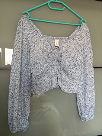 Bluse mit Blumenmuster, neuwertig - Grösse S