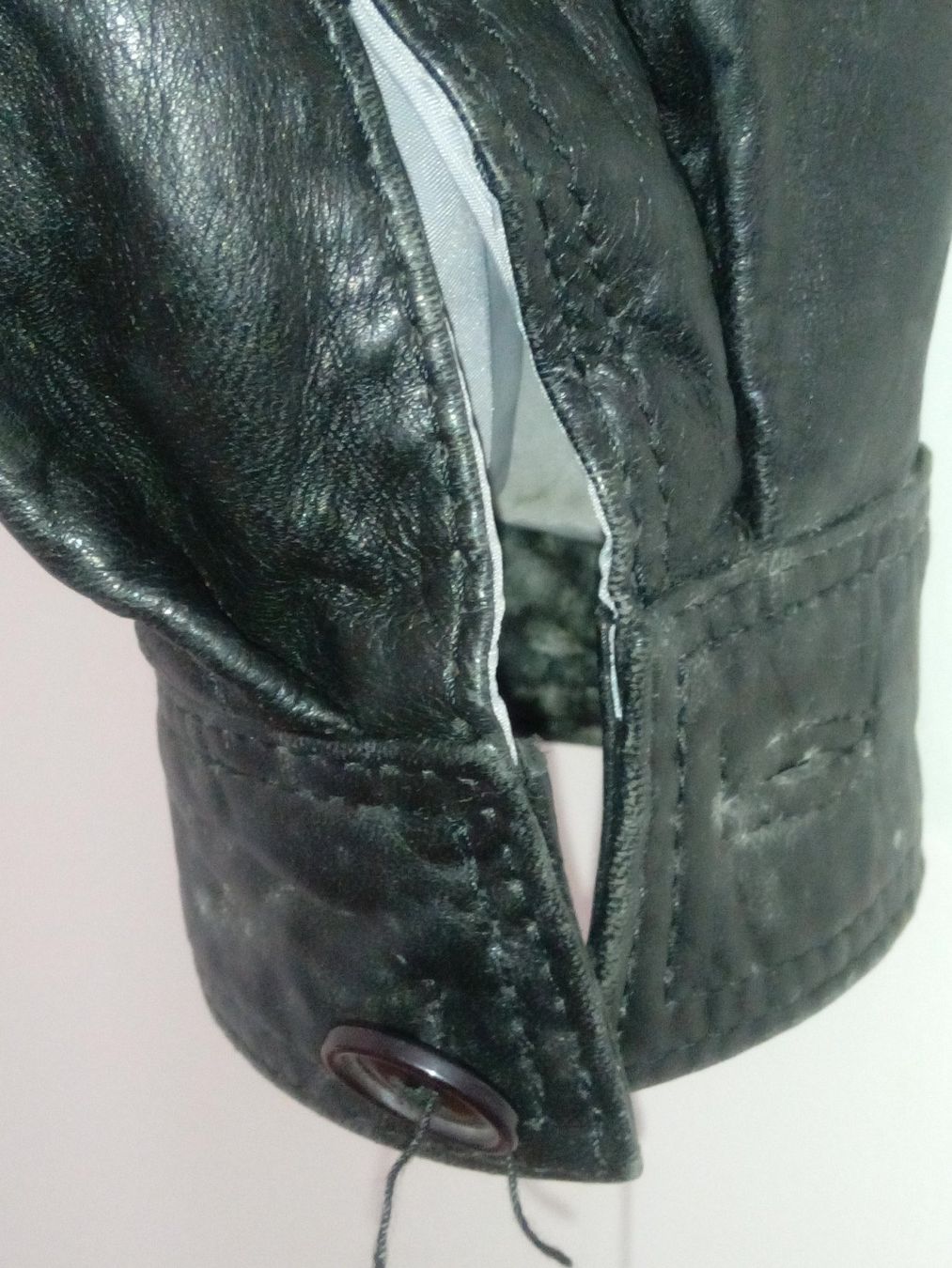 Giacche: Schwarze Lederjacke Grösse 52 – Usato da Zürich venduto da Mitzi6 6