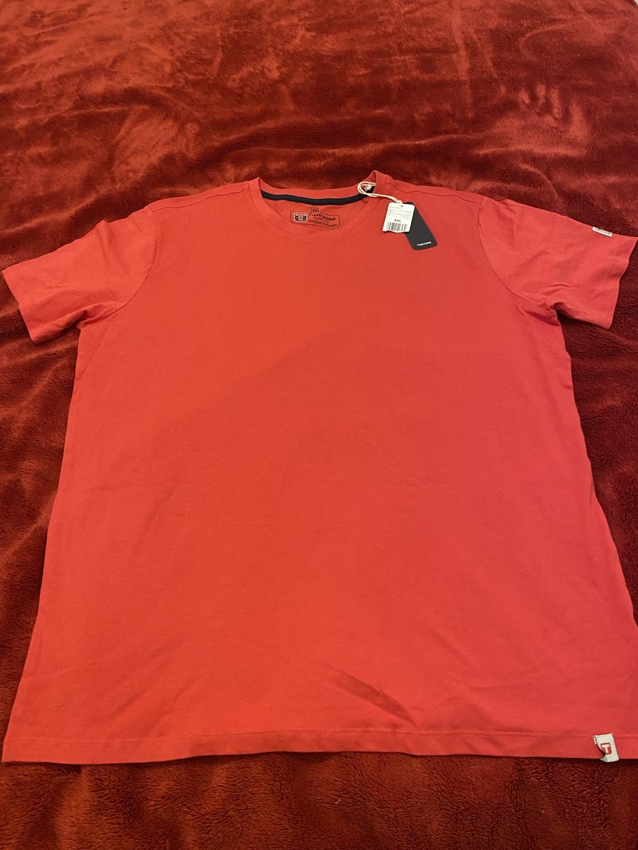 T-shirt: T Shirt – Nuovo (secondo la descrizione) da Berikon venduto da TheMangle 2