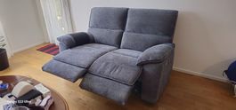 Bequemes 2er Sofa mit Relaxfunktion - Top Zustand!