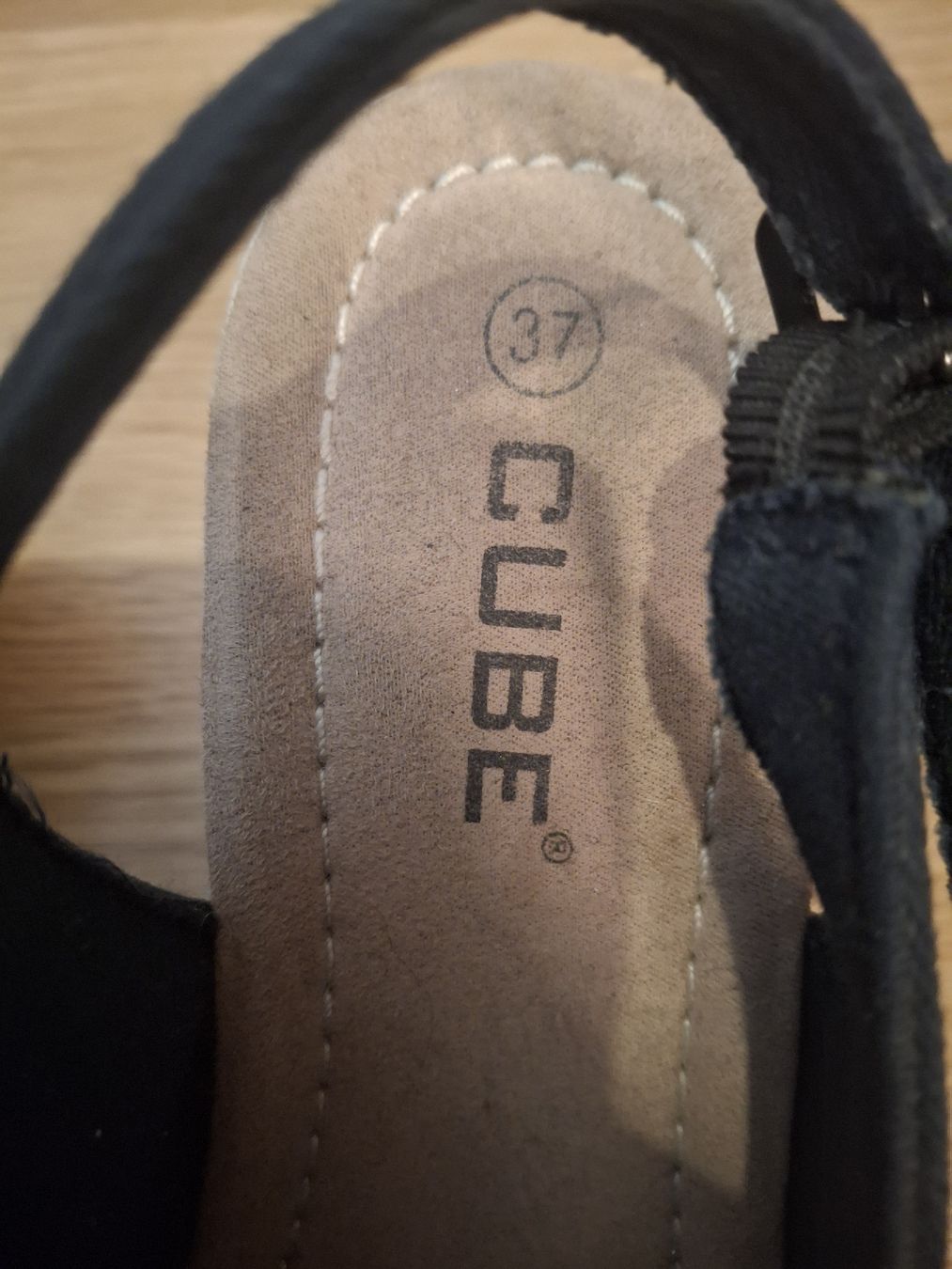 Cube Chaussures femmes: Keilabsatz Sandalen CUBE Grösse 37 dunkelblau – D'occasion à Füllinsdorf par DeGyMe 3