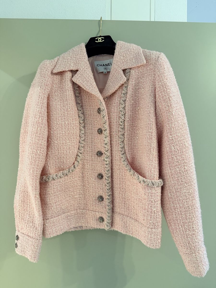 Chanel Giacche: Chanel 23K Pink Tweed Jacket 38 – Nuovo (secondo la descrizione) da Meilen venduto da ana_nln9 1