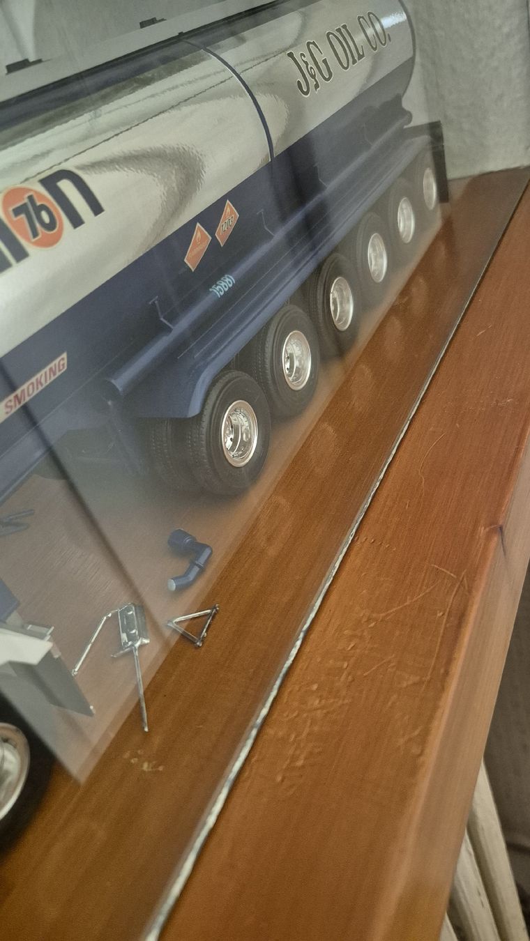 Modellini d'auto: Model Truck White Peterbilt Praxair Condition Good 45 – Difettoso da La-Chaux-de-Fonds venduto da vla_56t5 1