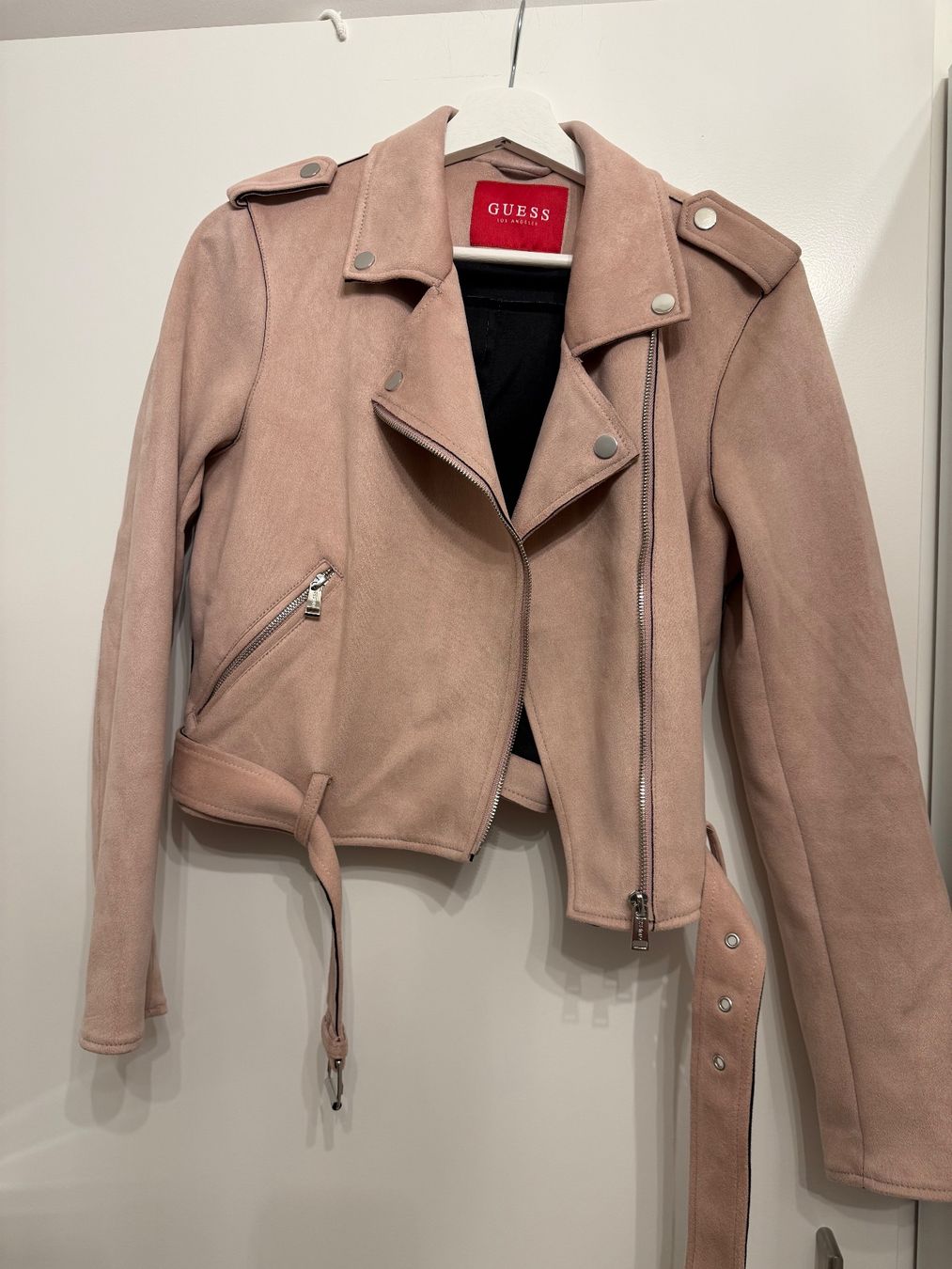 Guess Giacche: Guess Jacke Wildlederimitat, Gr. M – Nuovo (secondo la descrizione) da Illnau venduto da Bigmama14