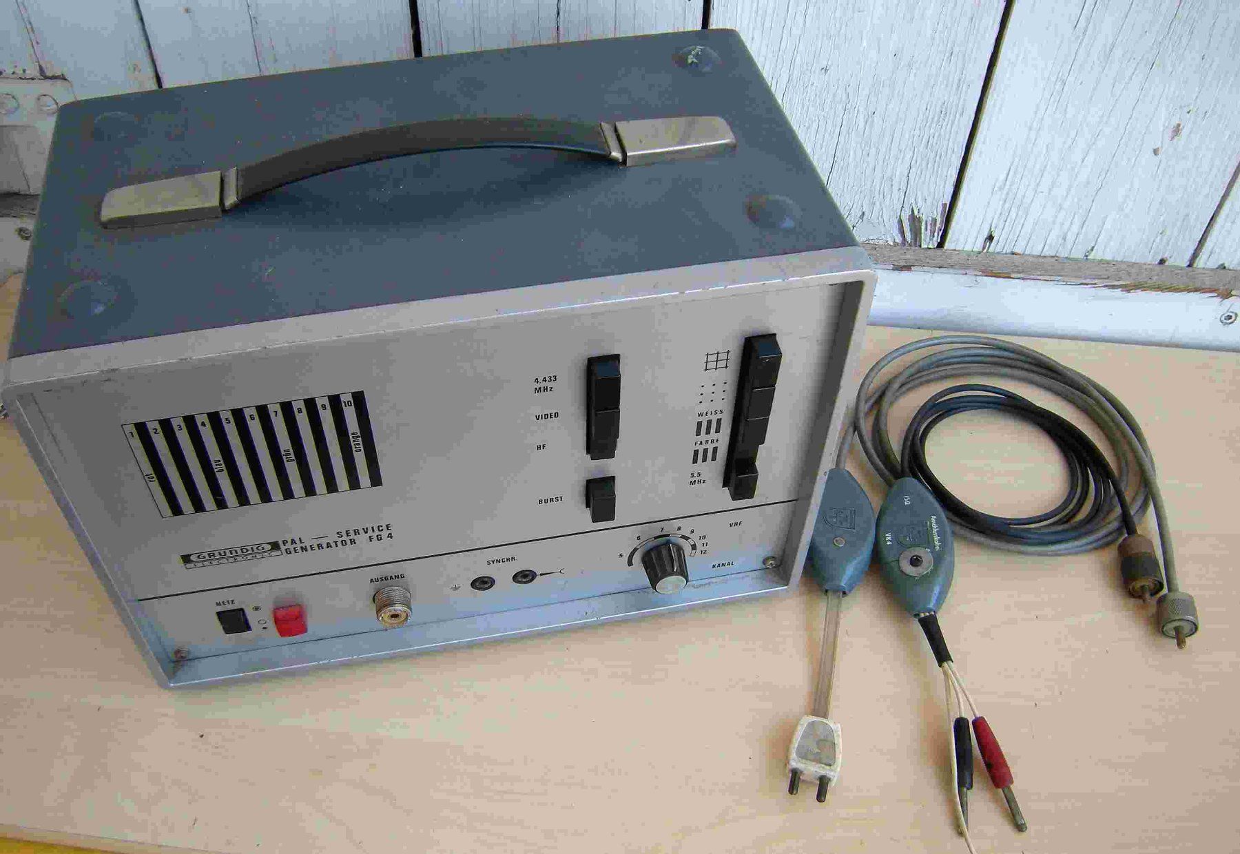 Grundig Messen: analoger Farbbalkengenerator Grundig FG4 – Gebraucht aus Schönenberg ZH von Ku4711