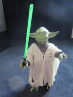 Yoda Figur mit Lichtschwert ca. 50cm