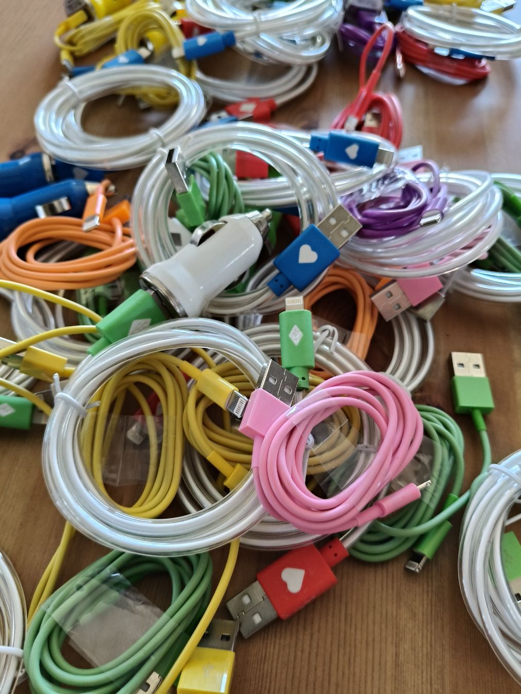 Cavi: Diverse Hendi kabel und Ladegerät – Nuovo (secondo la descrizione) da Kaltbrunn venduto da Jakimovo. 6