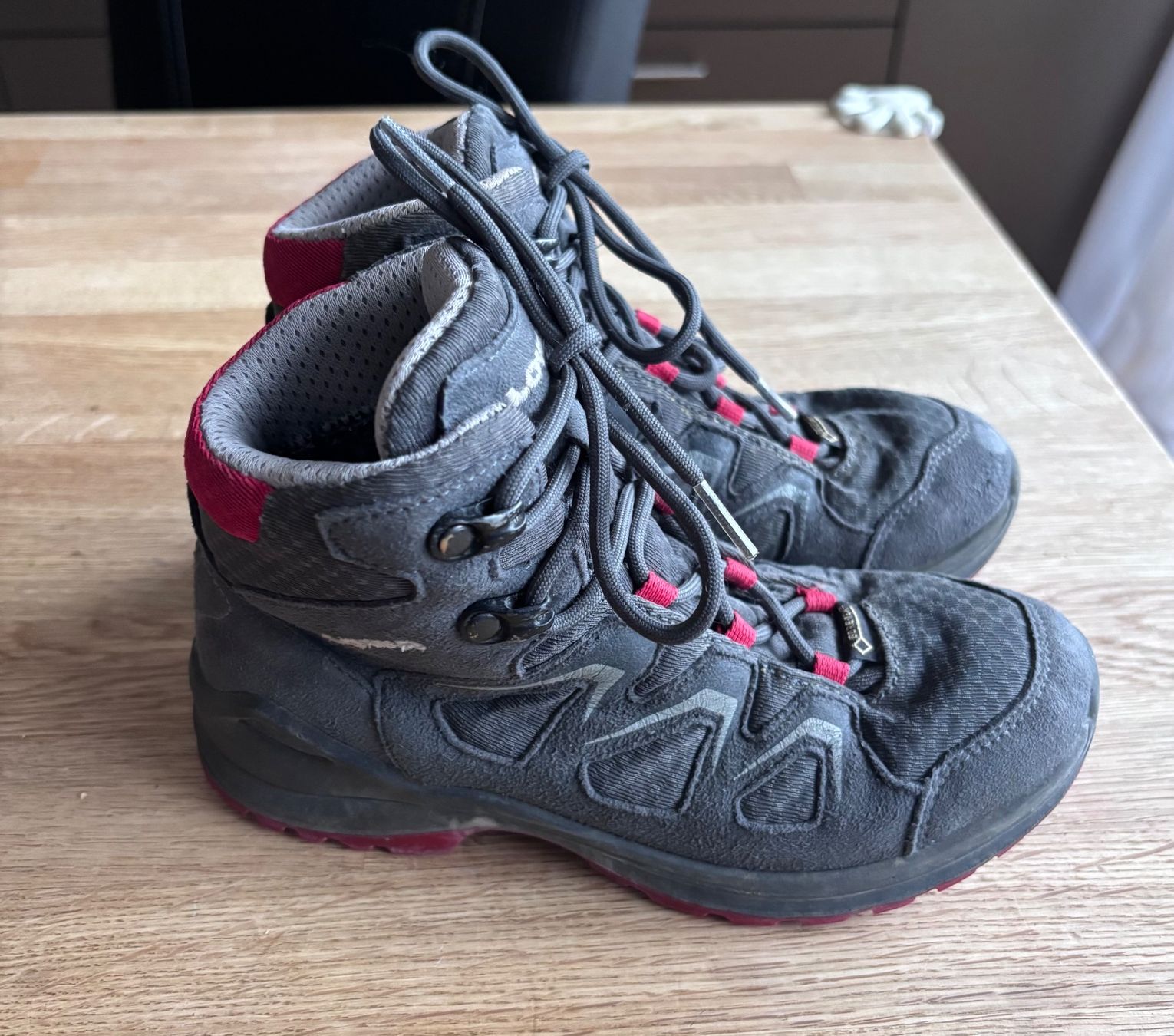 Lowa Schuhe für Jungen: Lowa Trekkingschuhe Grösse 32 – Gebraucht aus Zürich von mhug1