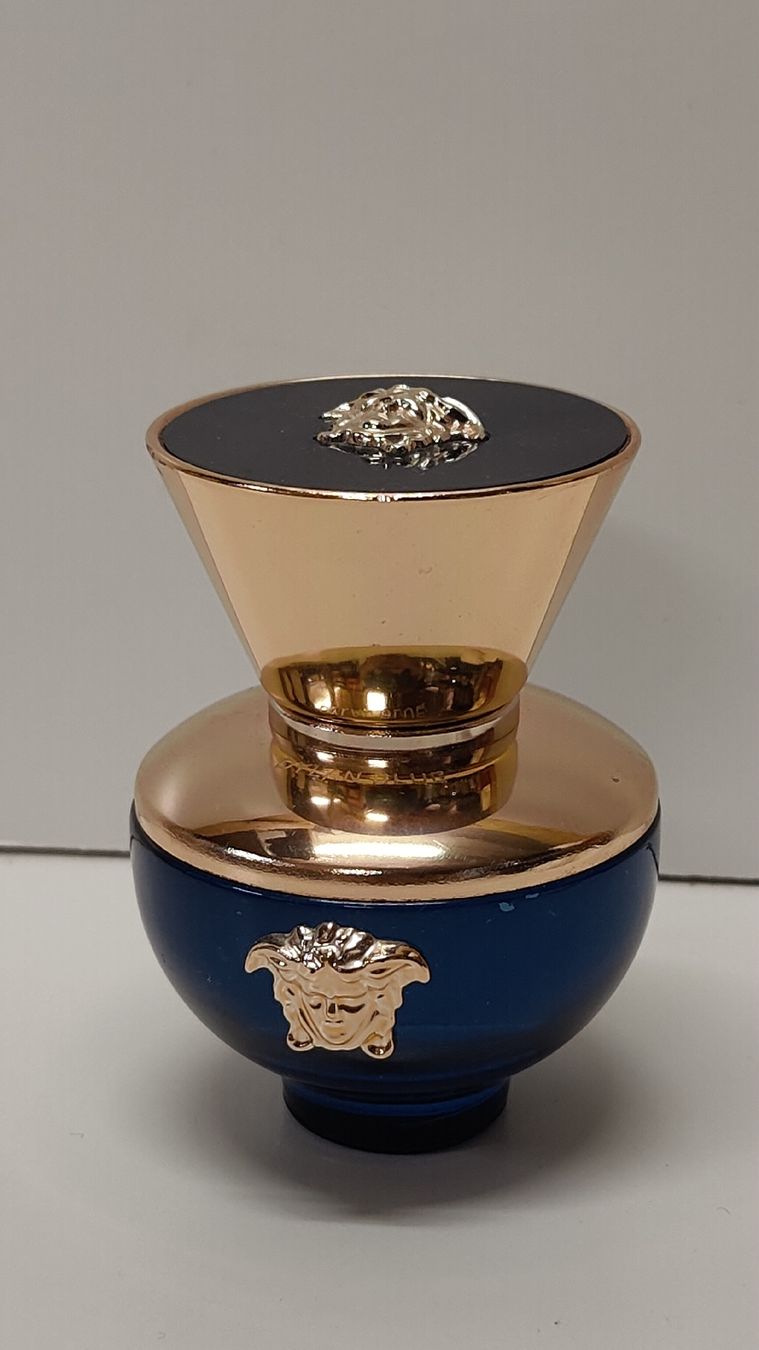 Versace Profumi & Eau de Toilette: Versace Dylan Blue Eau de Parfum 30ml Damen (L30) – Usato da Neuenhof venduto da bro_9zsg