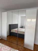 Kleiderschrank weiss mit Spiegelfronten ca. 250 cm breit