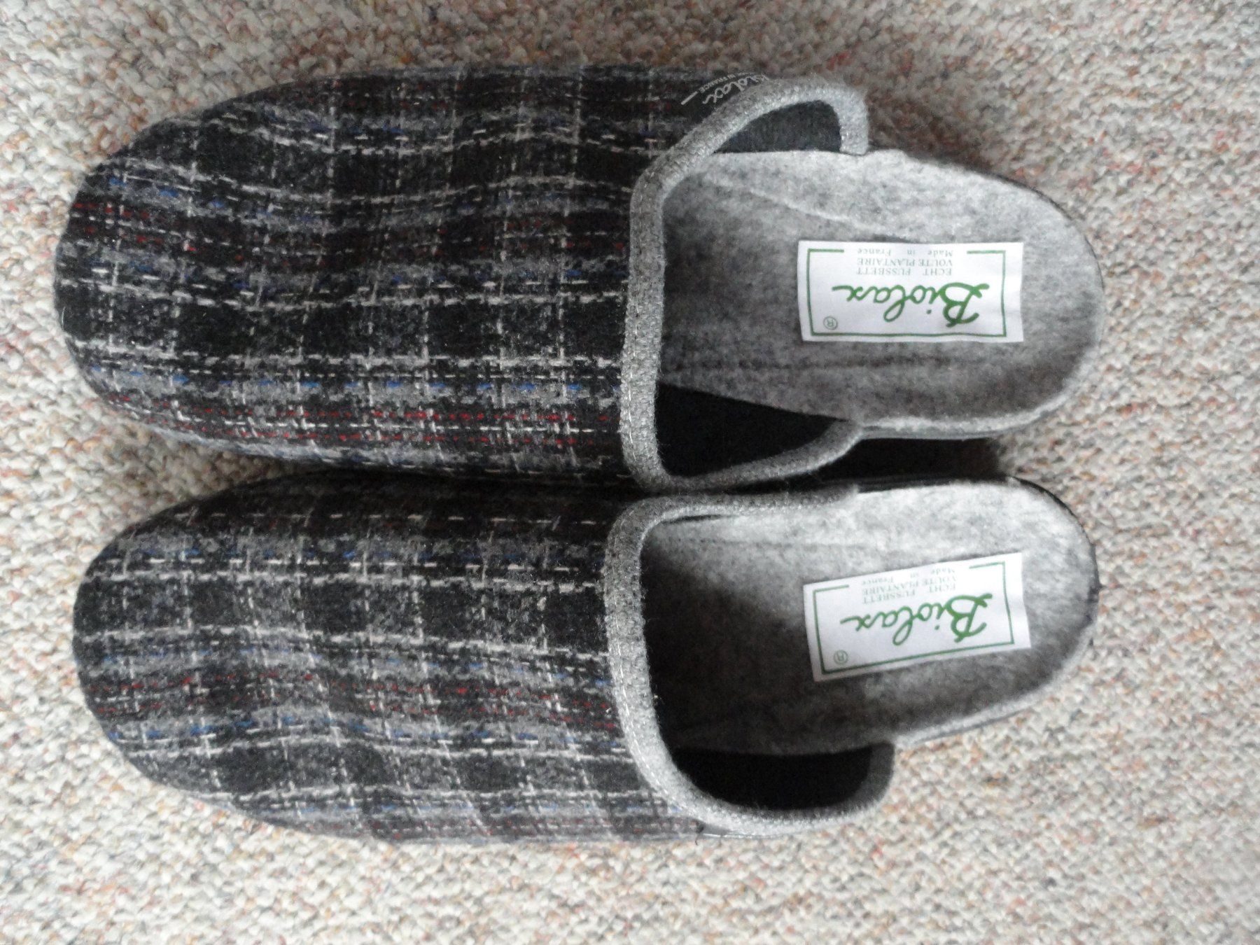 Herrenschuhe: Filzpantoffeln Grösse 44 neu – Gebraucht aus Ins von Baj