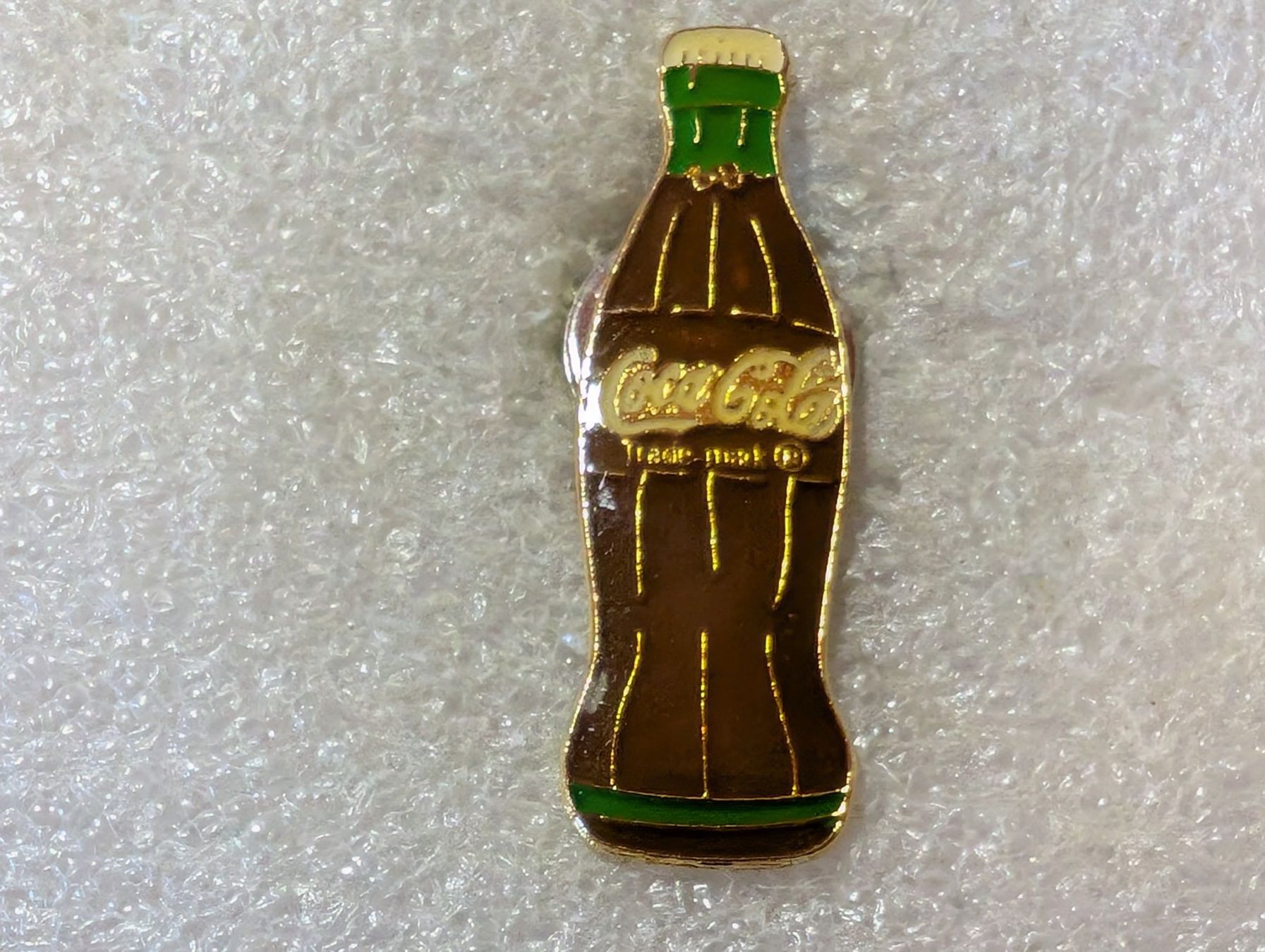 Placchette & Badge: Ansteckpin 202: Coca Cola – Usato da Oppligen venduto da Pin-Fall-Shop