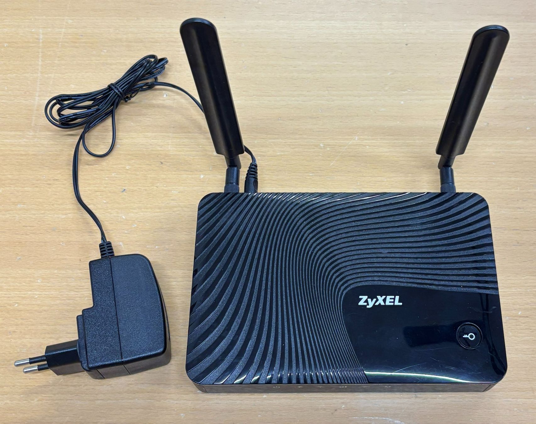 Zyxel Modem & Router: ZyXEL LTE3301-M209 SIM Karten Router – Usato da Geroldswil venduto da kua_mt95