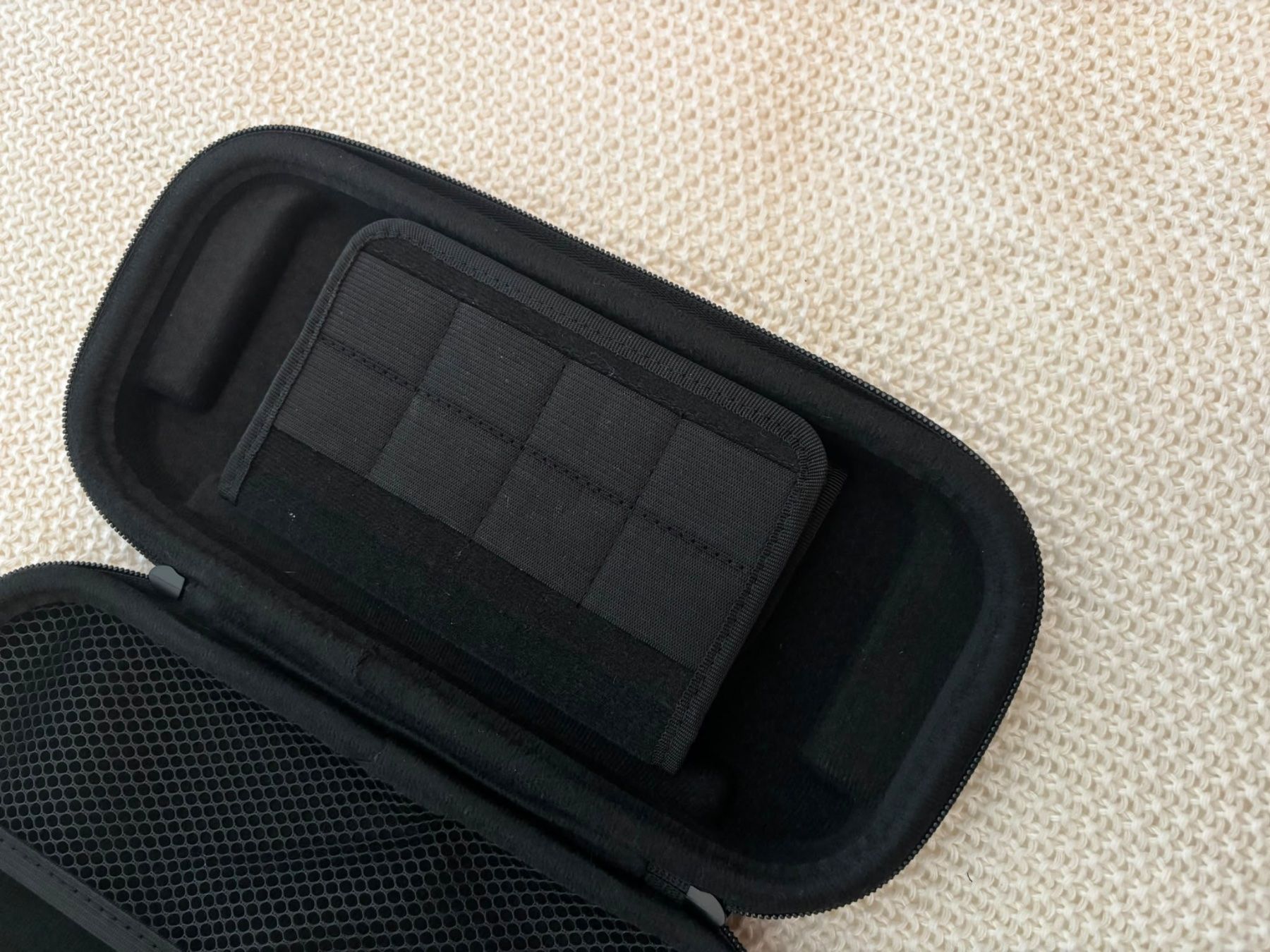 Sacs & sacs à dos: Nintendo Switch Aufbewahrungs-Box – D'occasion à Eglisau par Marc_J. 4