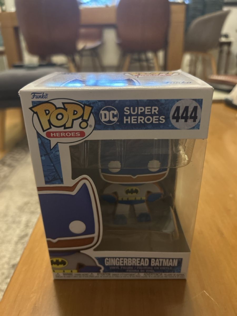 Funko Statuette: Funko Pop Gingerbread Batman 444 DC Super Heroes  – Usato da Basel venduto da basaranhallac