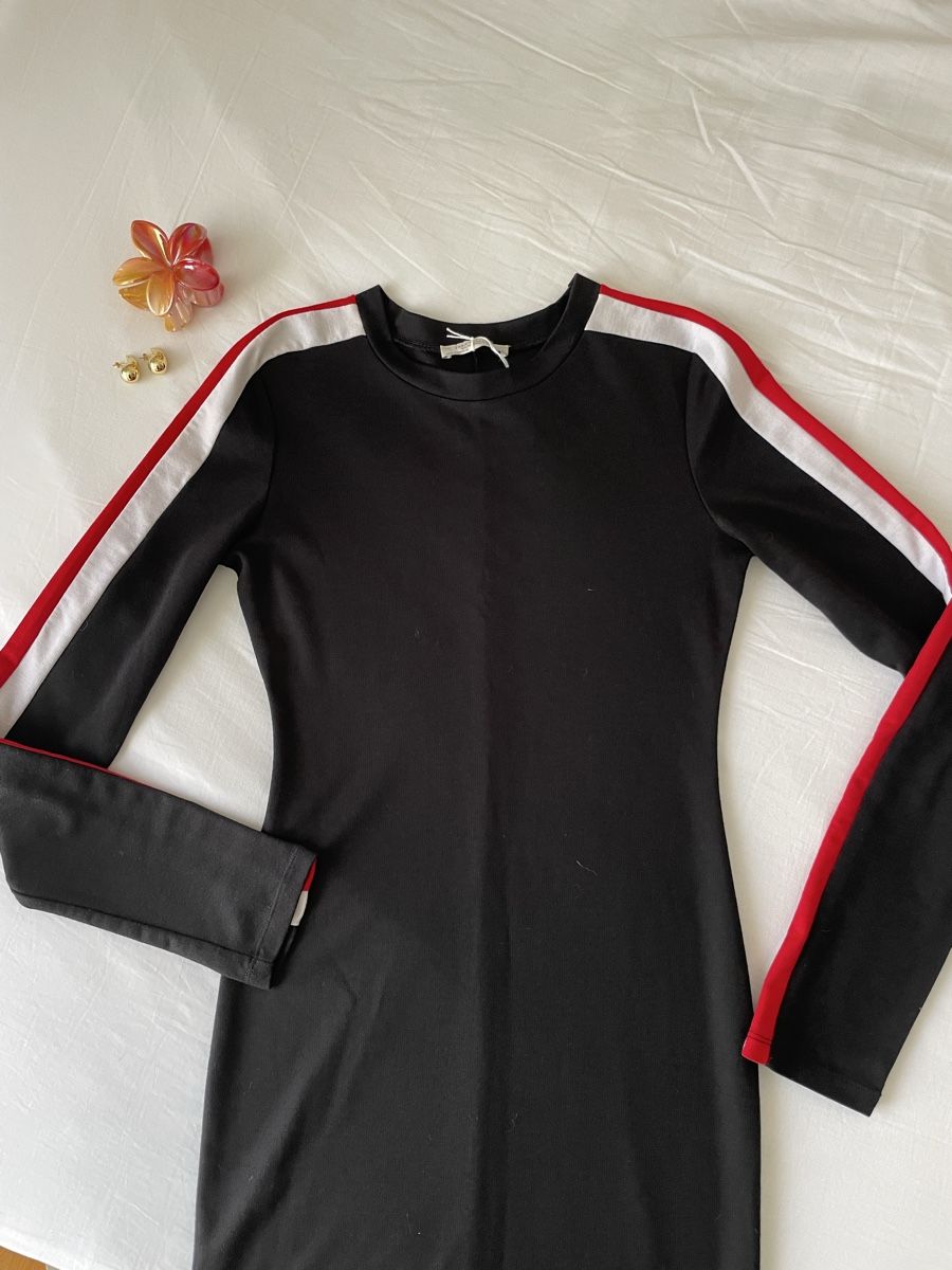 Zara Kleider: Robe ZARA noire avec rayures – Gebraucht aus Concise von Lae99