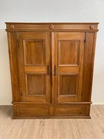 Antiker Biedermeier Schrank aus Nussbaum Massivholz um 1830