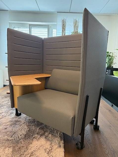 Sofas: Eleven Highback Work (Sofa), Ausstellungsmodel – Neu (gemäss Beschreibung) aus Lenzburg von Buerokonz