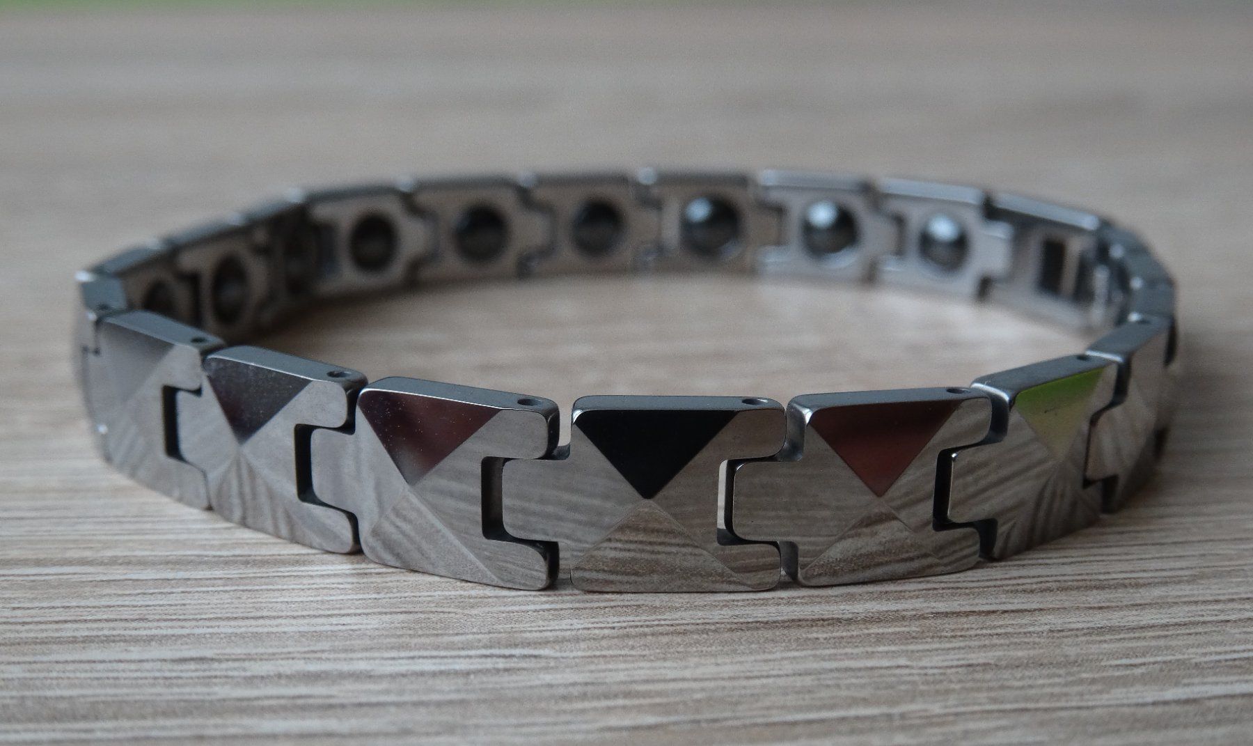 Bracciali & Braccialetti: Armband aus Wolfram – Nuovo e nell'imballaggio originale da Matten b. Interlaken venduto da kero71 1