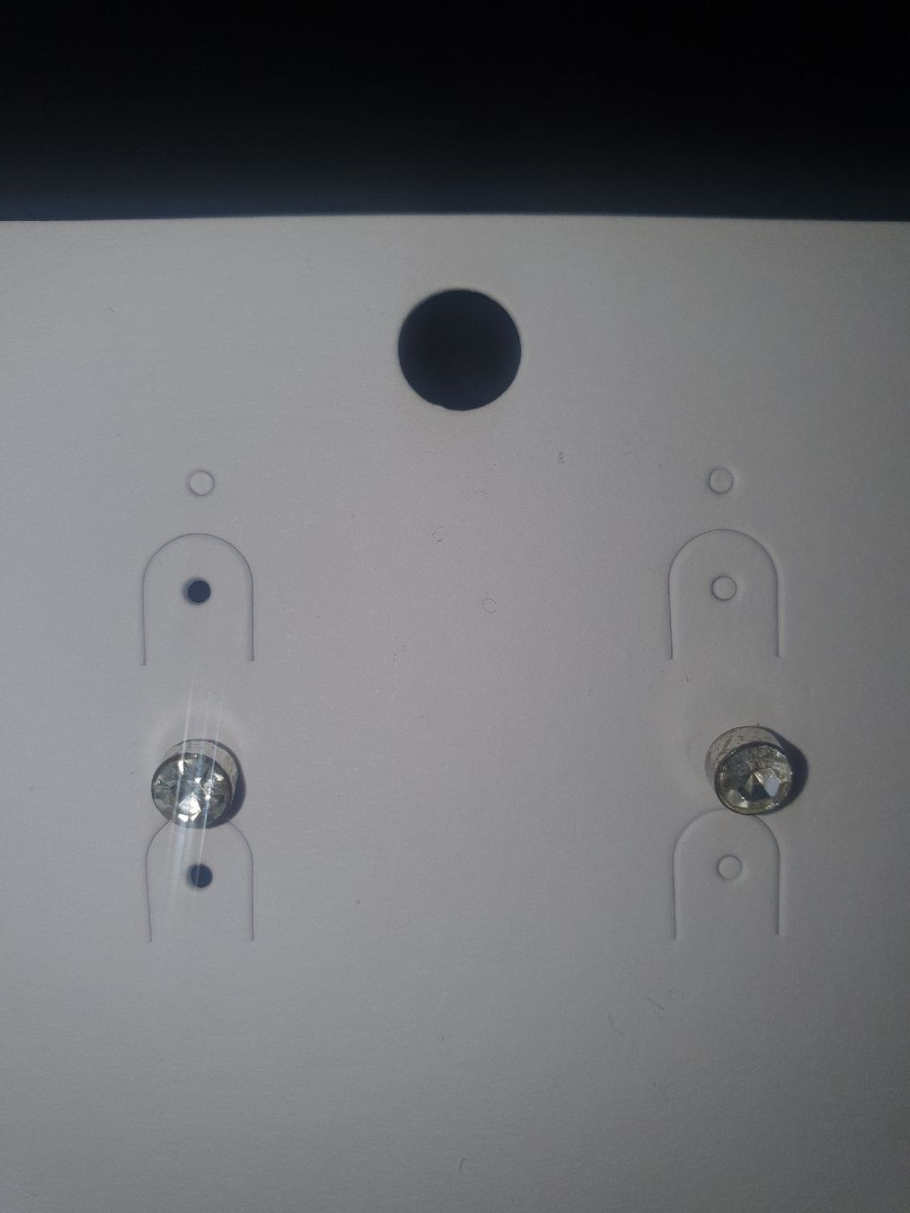 Orecchini pendenti & Orecchini a lobo: Elegante Ohrstecker mit Steinchen – Usato da Moosseedorf venduto da Sonnenschein..