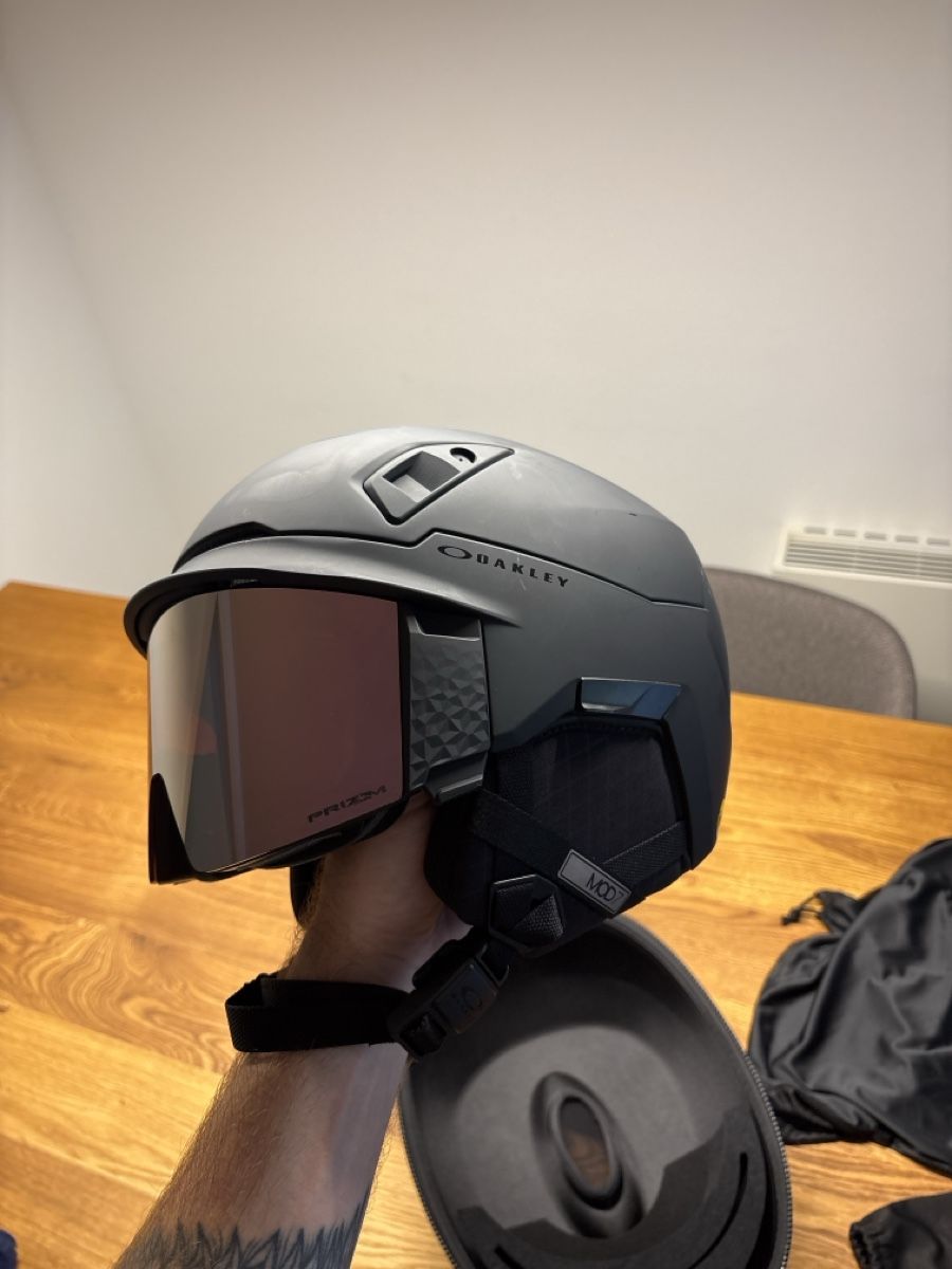 Oakley Caschi: Casque de ski Oakley MOD7 avec masque intégré  – Nuovo e nell'imballaggio originale da Corsier-sur-Vevey venduto da BussardS 2