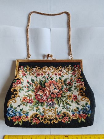 Handtasche Stickerei Blumen Goldkette guter Zustand