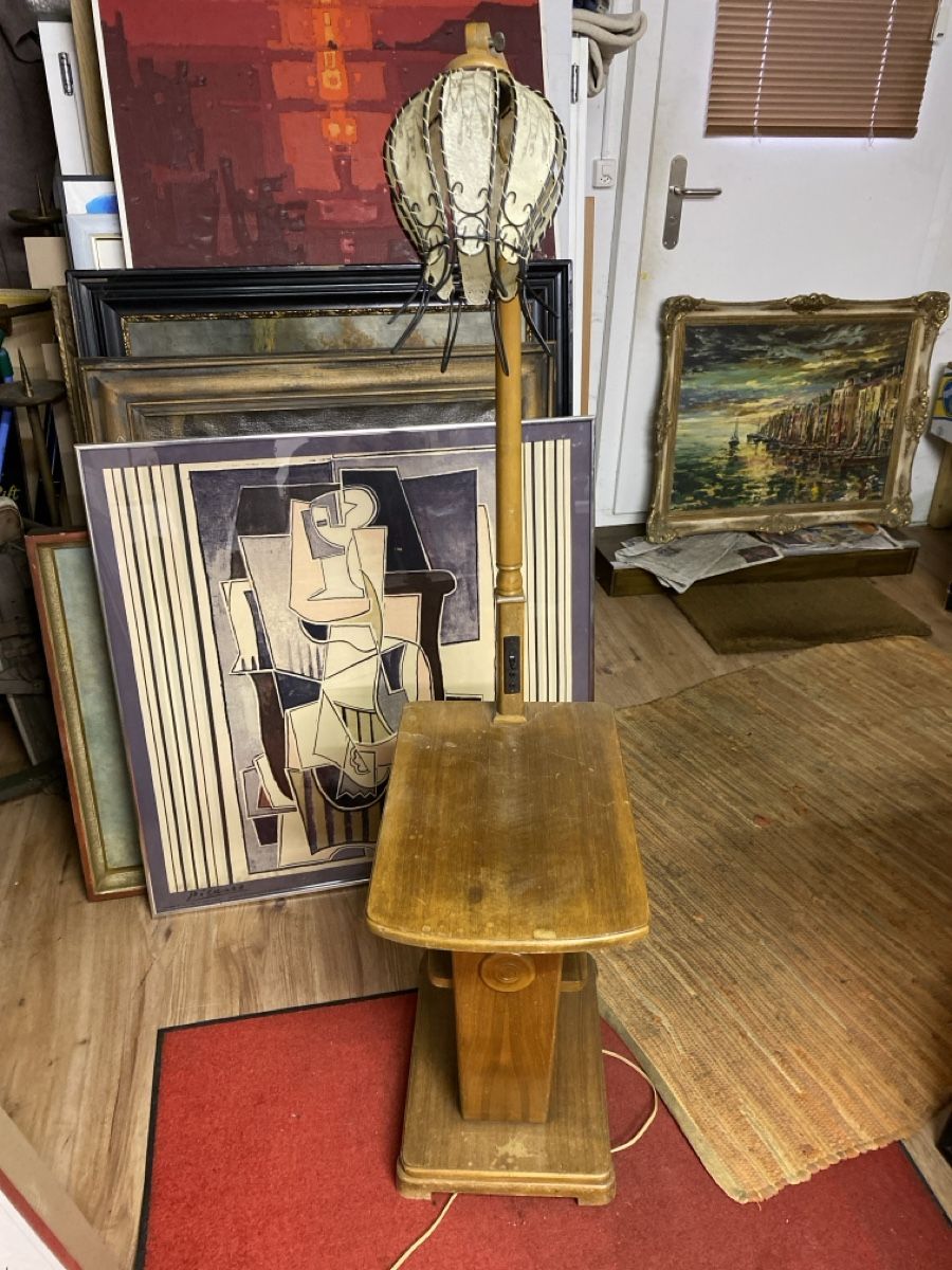 Lampade: Antiker Beistelltisch mit integrierter Lampe – Usato da sursee venduto da trilli-tralli 4