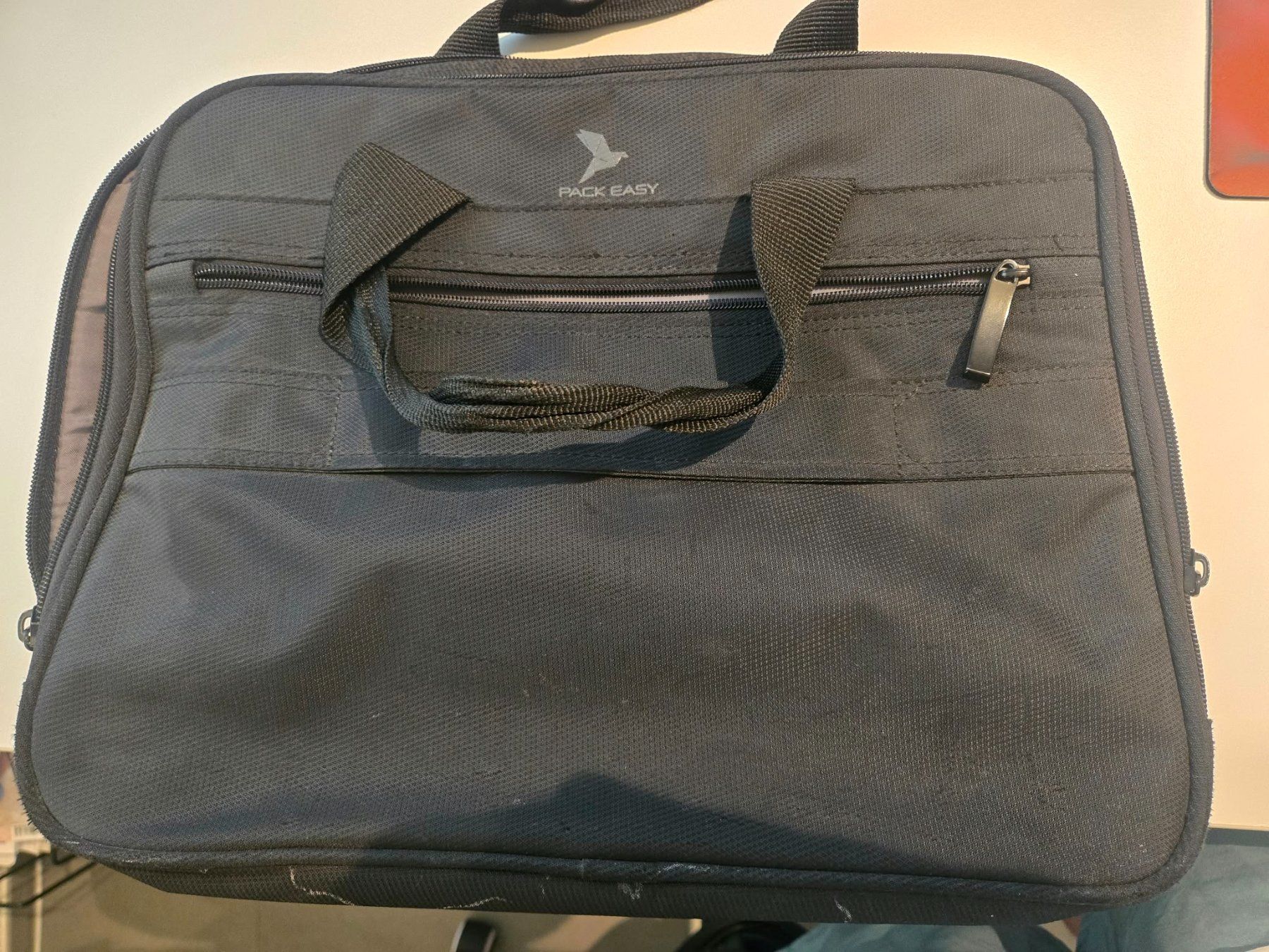 Valises & Sacs: Pack Easy Laptop Tasche mit vielen Fächern – D'occasion à Baar par Schoeggeler1990